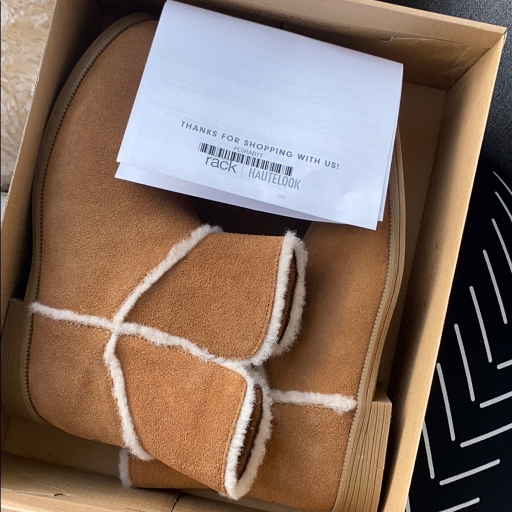 Big girls UGGS size 4 brand new in box never worn